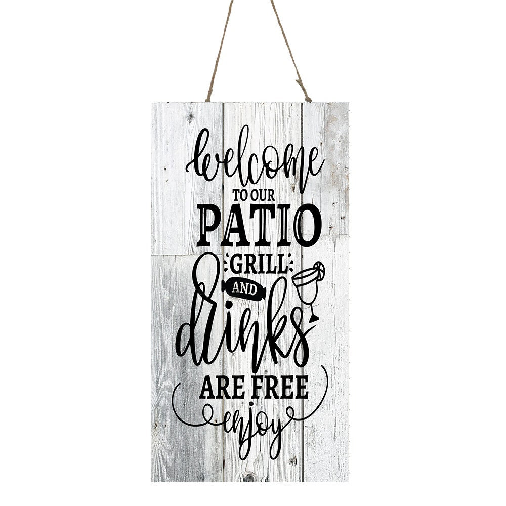 Bienvenido a nuestro patio Grill y las bebidas son gratis Disfrute del letrero de madera hecho a mano impreso verticalmente