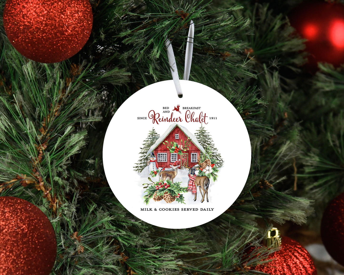 Adorno navideño de cerámica con chalet de renos