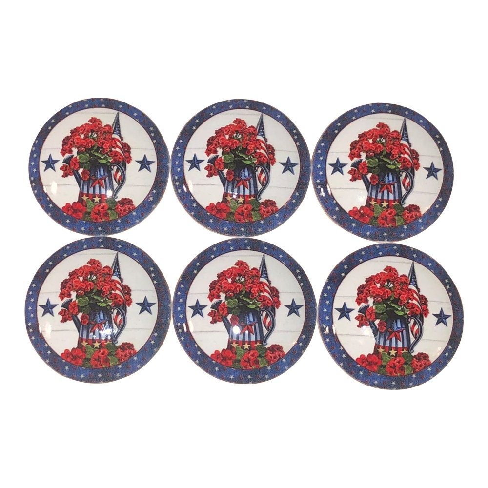 Juego de 6 perillas de gabinete de madera con estampado floral patriótico rojo, blanco y azul