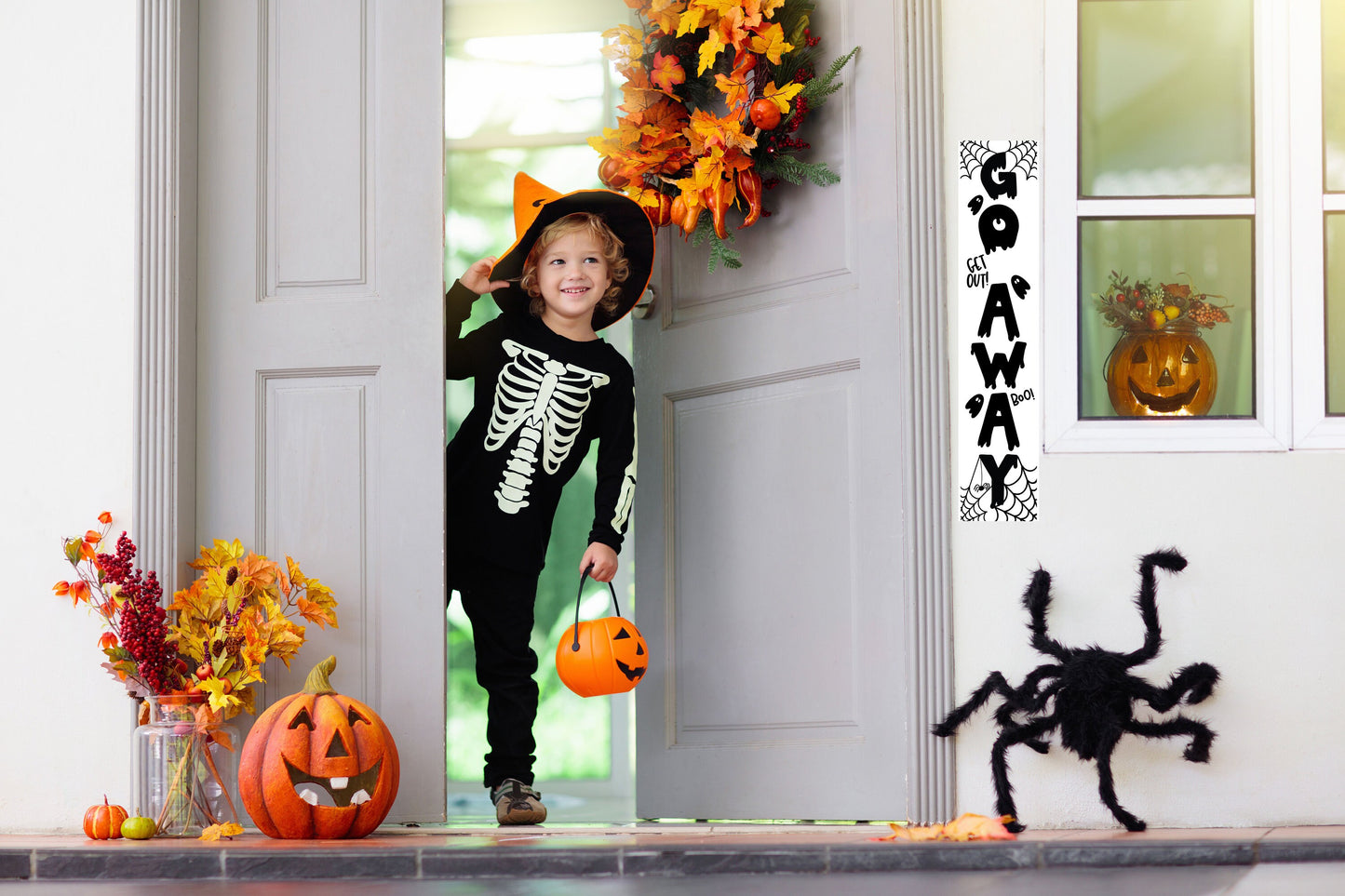 Letrero vertical con estampado de madera de 24 pulgadas (2 pies de alto) Go Away Halloween