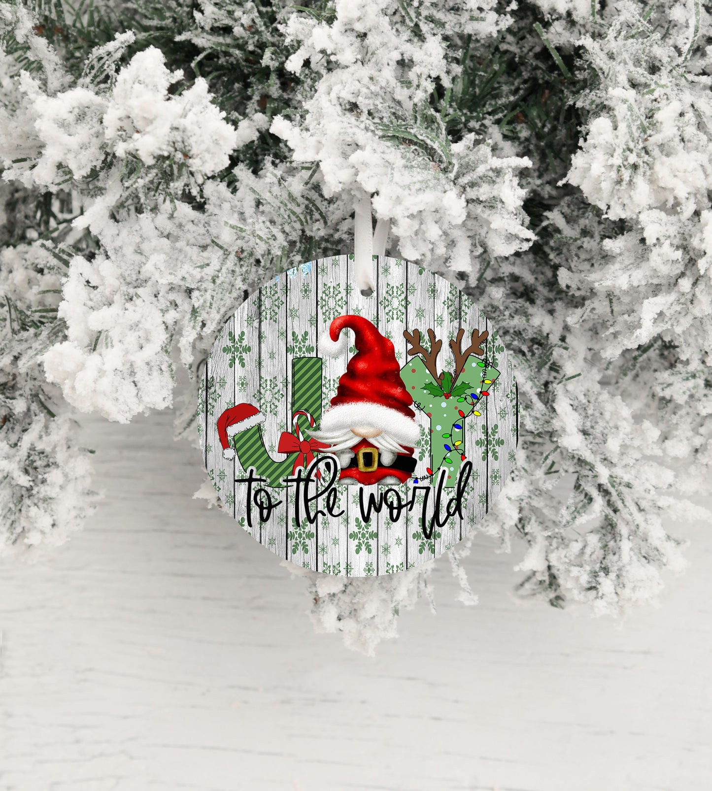 Adorno navideño redondo de cerámica con gnomo de Joy to the World
