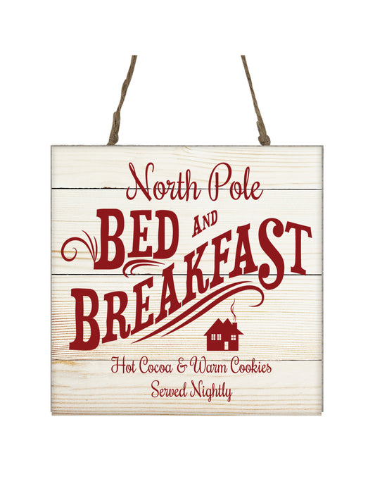 North Pole B &amp; B - Adorno navideño de madera hecho a mano con estampado pequeño