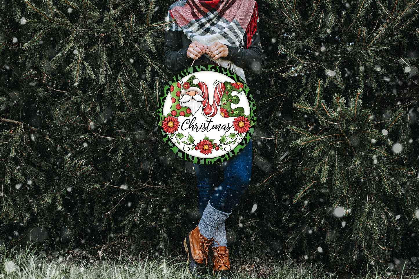 Letrero de madera hecho a mano con estampado redondo de gnomo navideño de amor