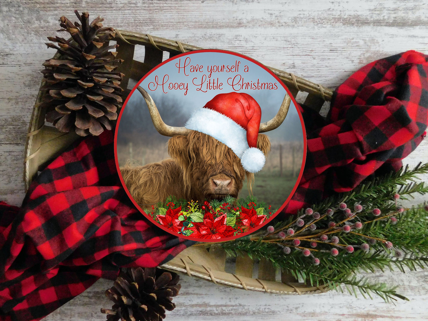 Have Yourself a Mooey Little Christmas Highland Cow - Letrero de madera hecho a mano con estampado redondo para puerta de granja