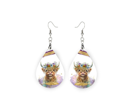 Highland Cow on Purple Farm Animal Tear Drop Dangle Pendientes impresos joyería hecha a mano